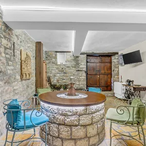 The Well House - Unesco , Berat Albanie