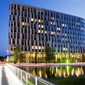 Courtyard By Marriott Prater/messe מלון